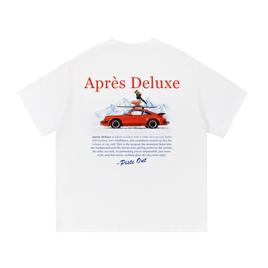Snow Après Deluxe tee back view featuring large retro poster graphic with red “Après Deluxe” title, red car with skier on roof skis, blue mountain background, and navy paragraph text.