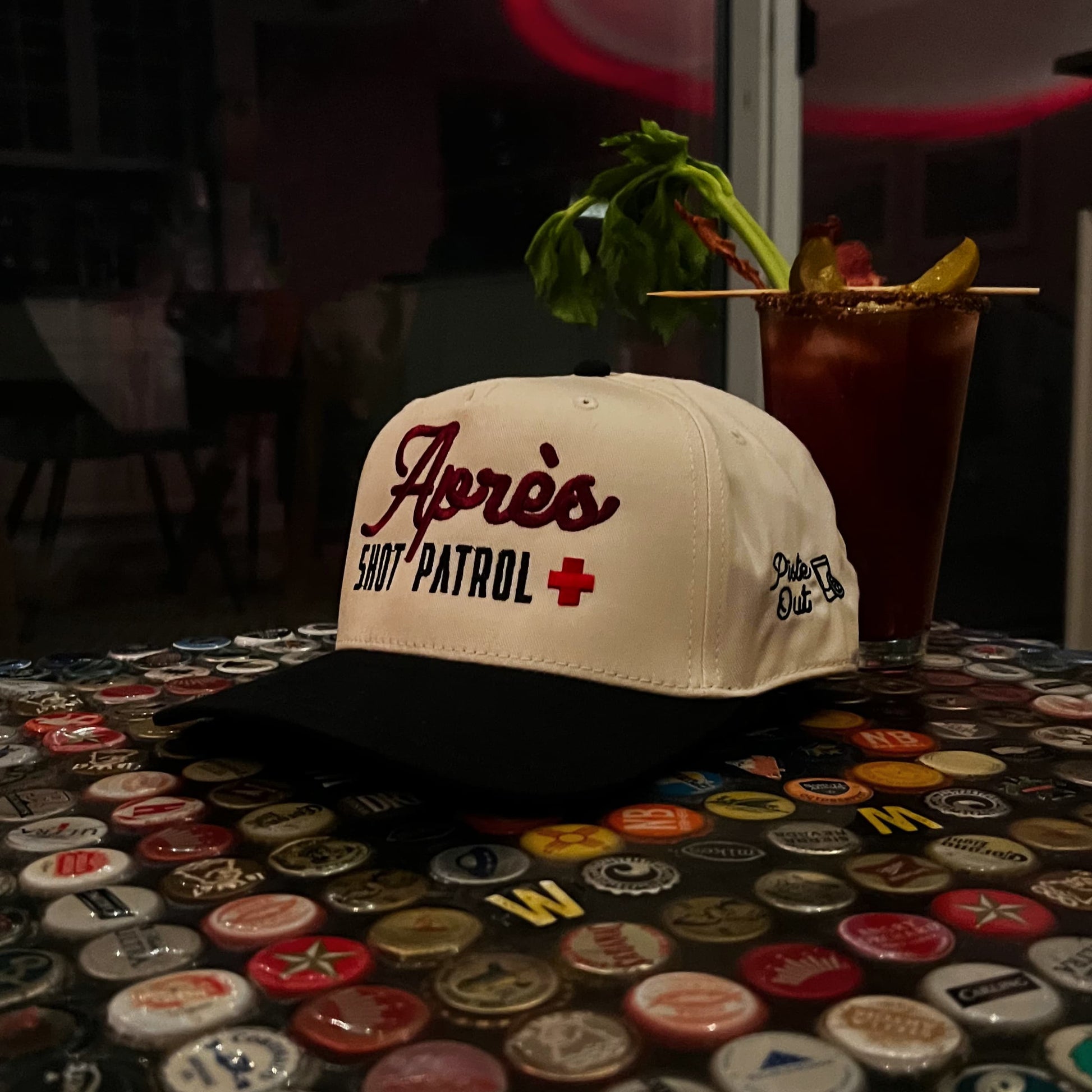 Piste Out Après Shot Patrol two-tone embroidered snapback cap in cream and black, square product shot